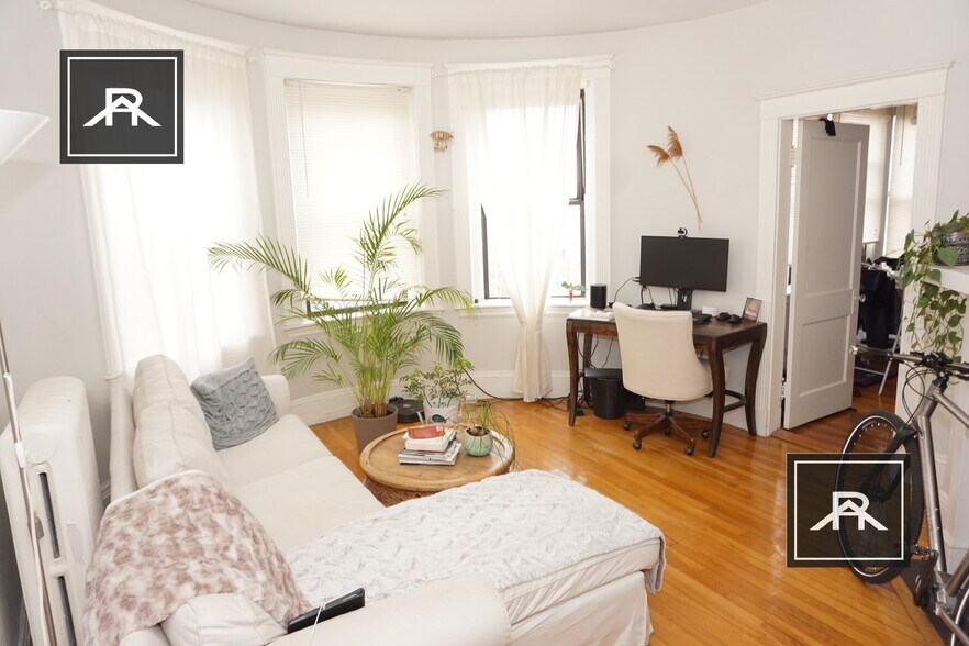 Building Photo - 52 Cummings Rd