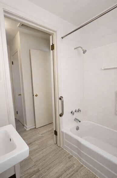 Building Photo - 815 Academy Heights Ave