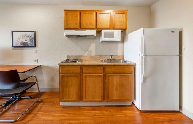 Building Photo - Furnished Studio-Wichita - South