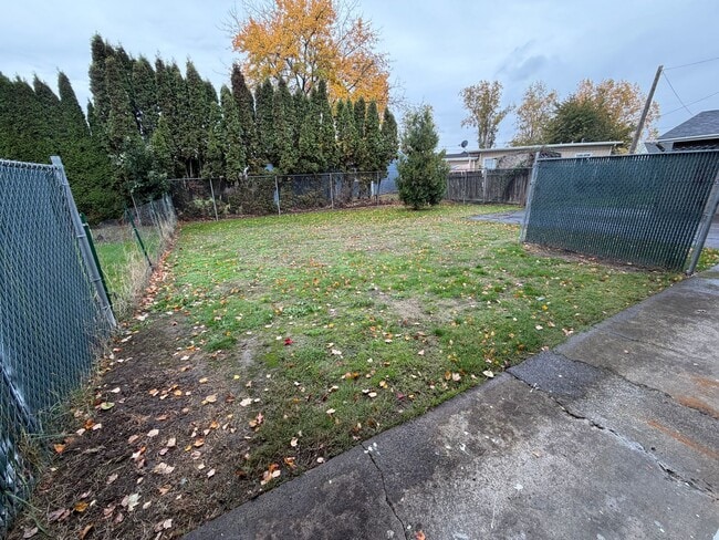 Building Photo - 206-210 14th Ave SE