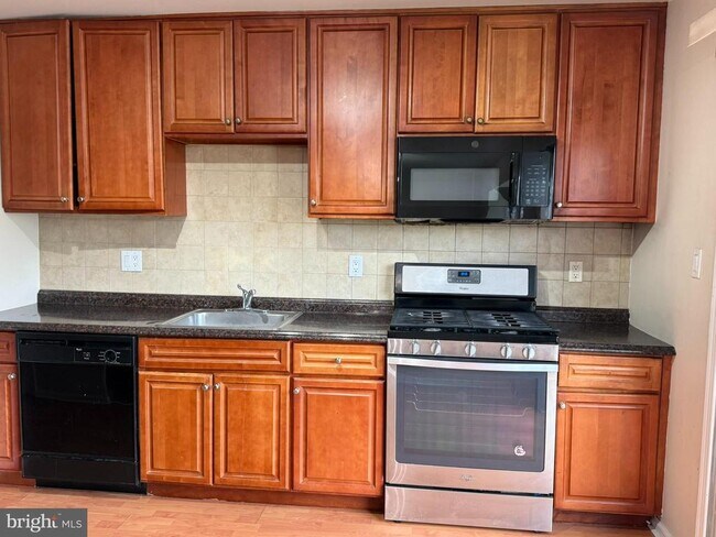 Building Photo - 2605 Gramercy Way