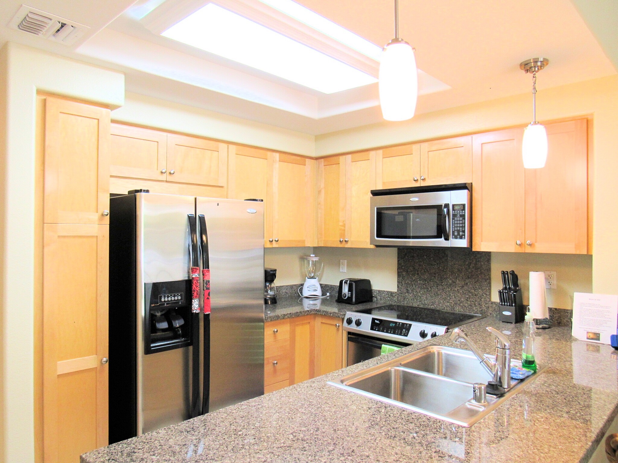 Full-size kitchen - 92-1530 Aliinui Dr