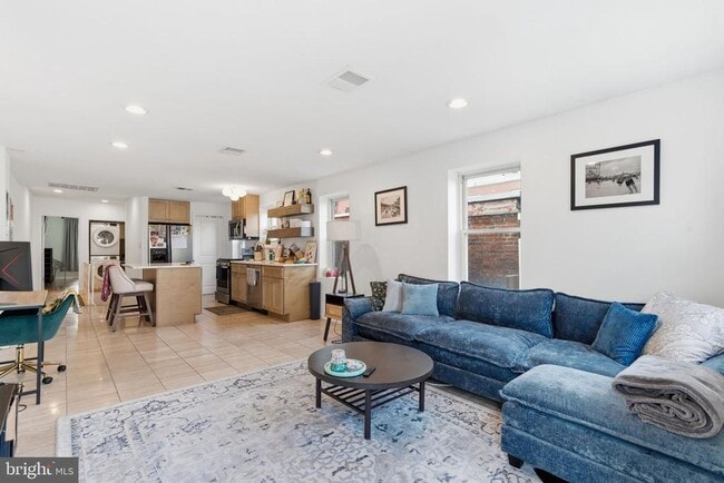 Building Photo - 2403 Fairmount Ave