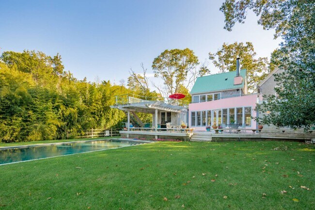 Building Photo - 69 Fresh Pond Rd