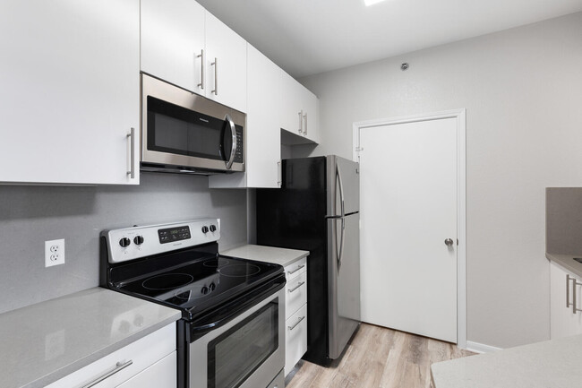 Building Photo - 6021 Castlegate Dr W