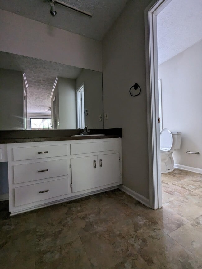 Building Photo - 2983 Bay Shore Dr