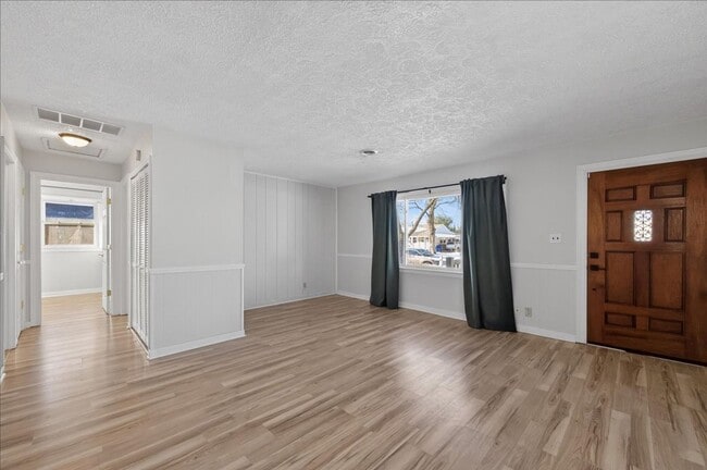 Building Photo - 4911 Barlow Dr