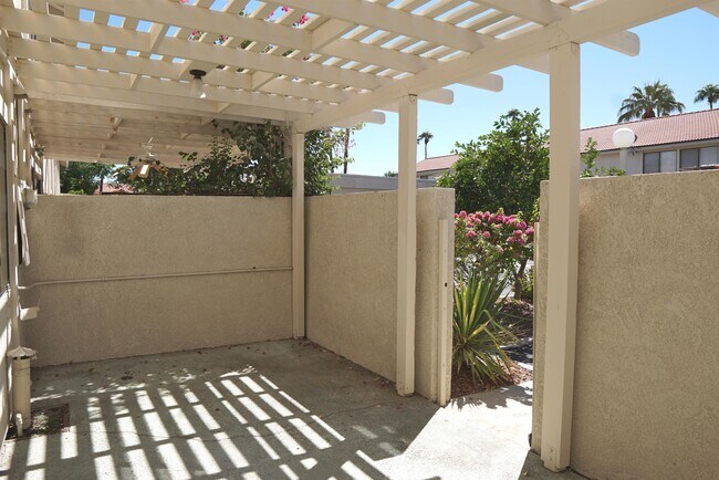 Building Photo - 6087 Montecito Cir