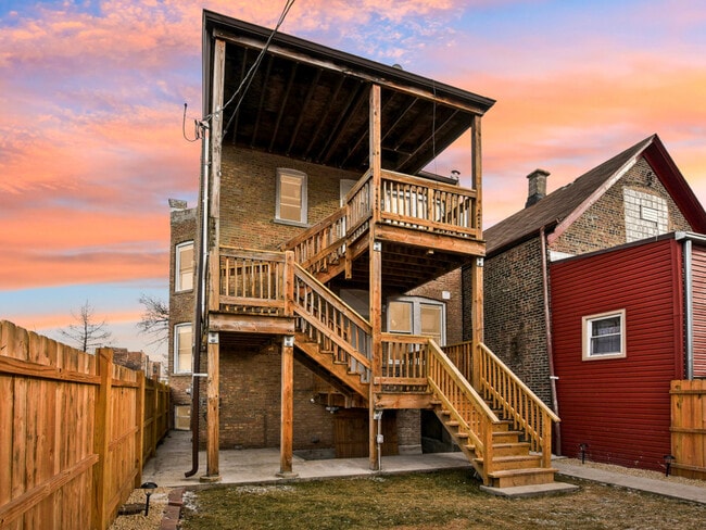Building Photo - 1806 S Trumbull Ave
