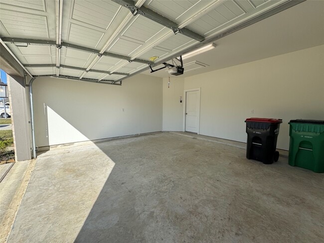 Building Photo - 31138 Myers Hvn Ln