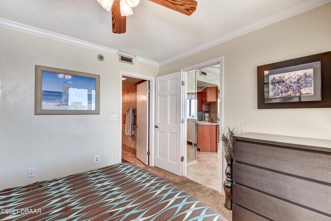 Building Photo - 1 Oceans W Blvd