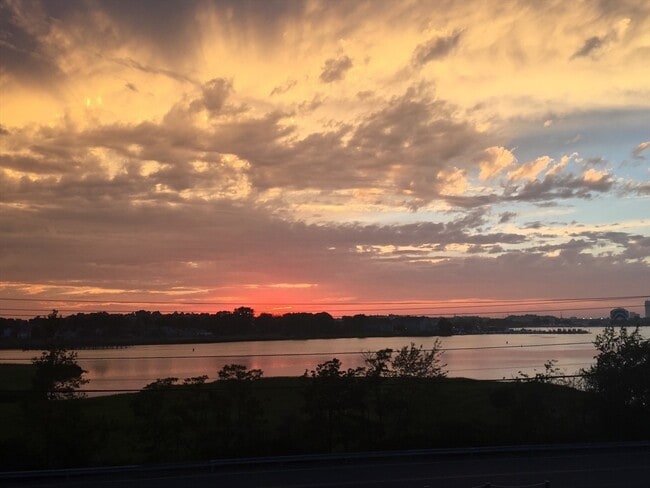 Building Photo - 166 Quincy Shore Dr