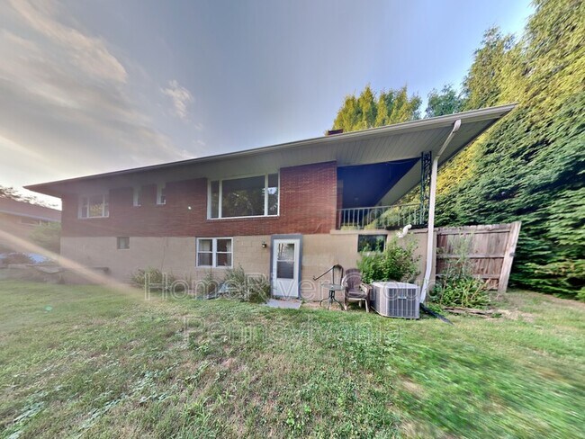 Building Photo - 1962 Shady Oak Dr