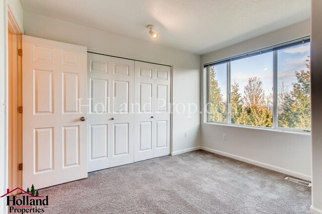 Building Photo - Experience Comfort and Style in This Elegant Murrayhill Townhome!