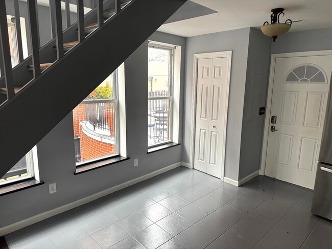 Building Photo - 133 Walton St