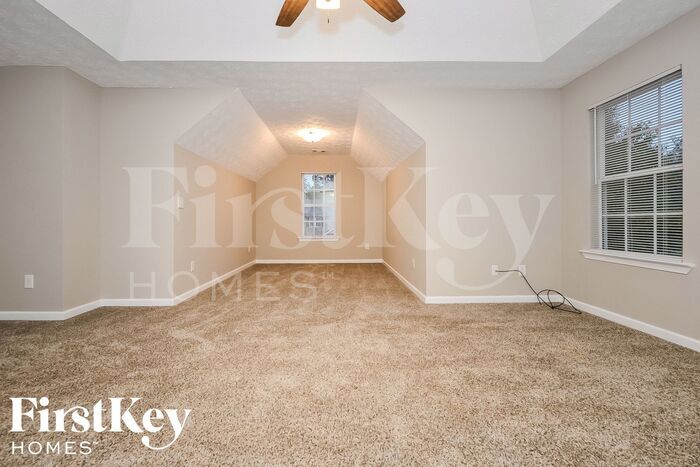 Building Photo - 246 Summit View Dr