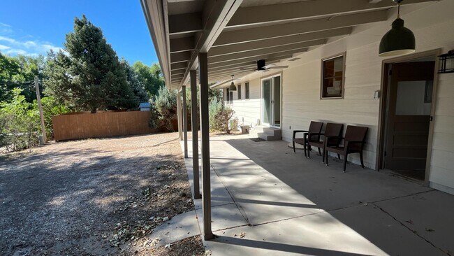Building Photo - 1628 Smith Pl