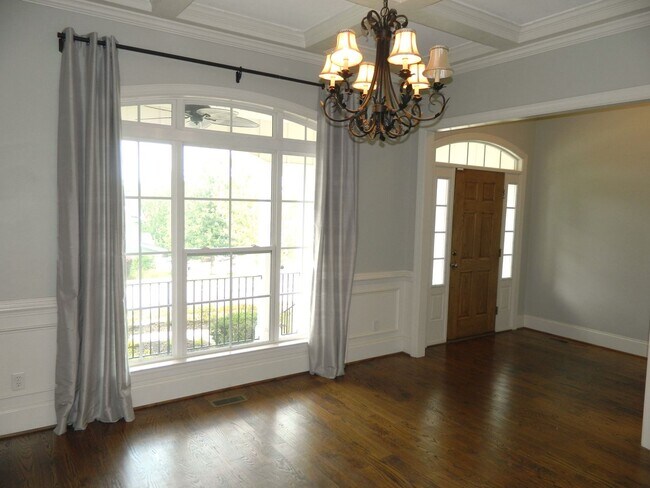 Building Photo - 4108 Dewaal St