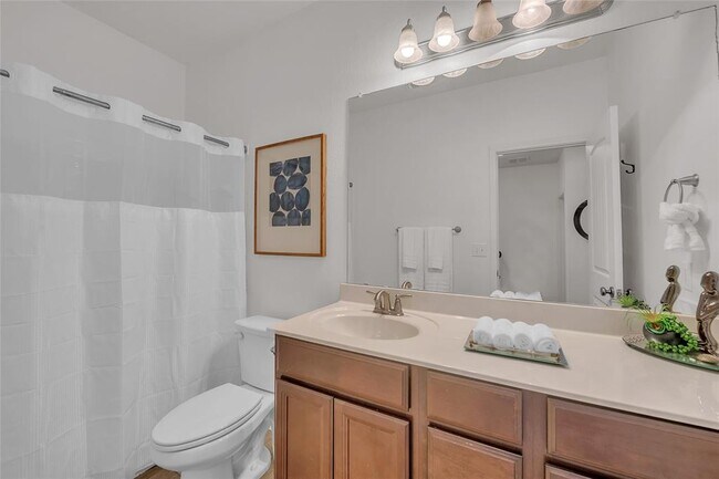 Building Photo - 520 S Meadowlark St