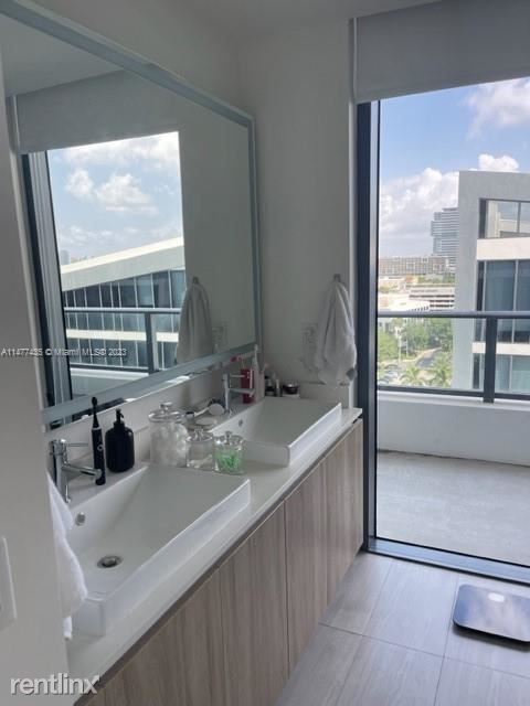 Building Photo - 3 br, 3 bath House - 2960 NE 207th St Unit...