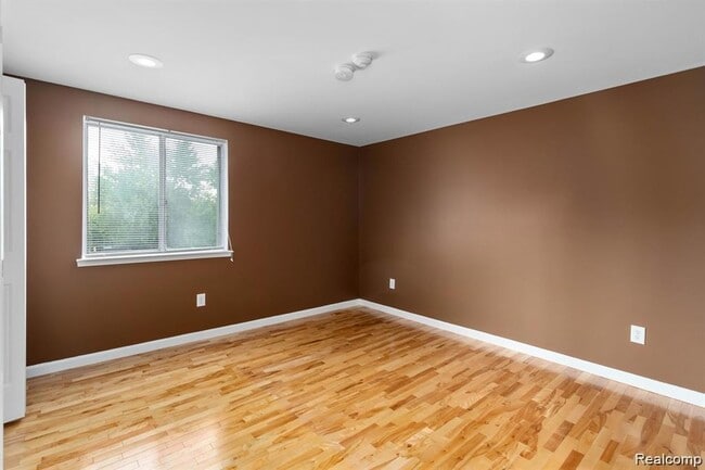 Building Photo - 1985 Peerce Ct