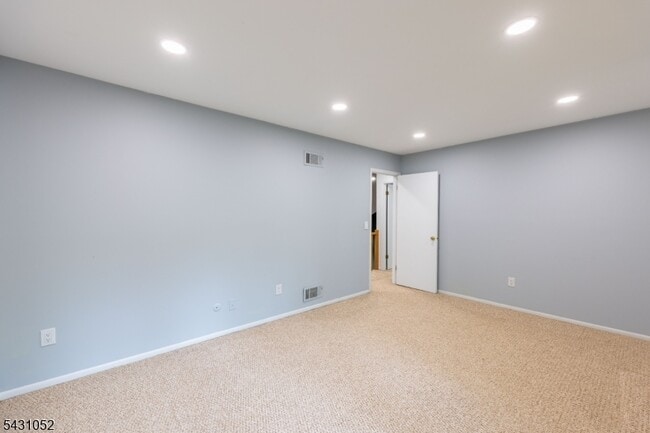 Building Photo - 9 Wick Ln