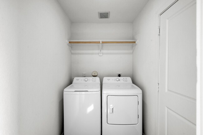 Building Photo - 16811-16811 Old Wagon Wy