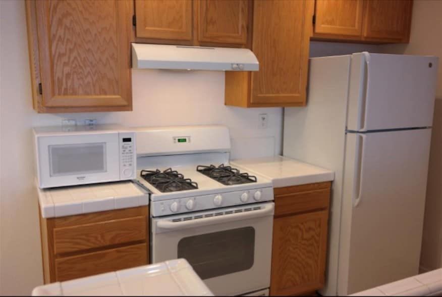 Kitchen - 1875 Cannes Pl
