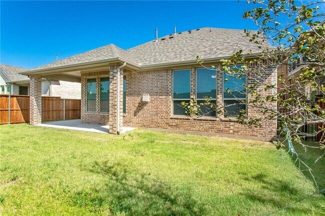 Building Photo - 2064 Remington Dr