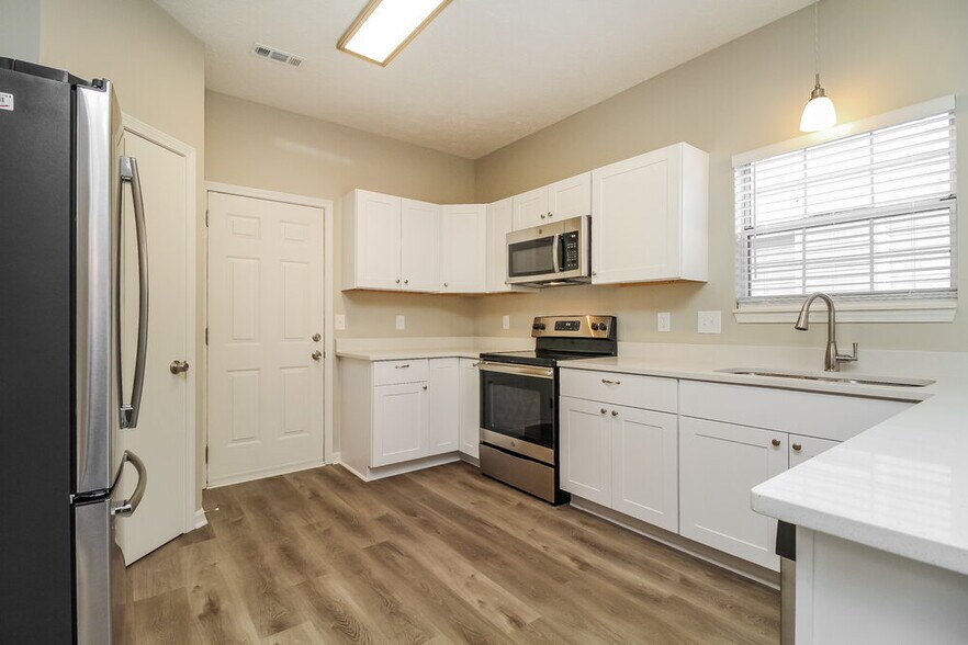 Building Photo - 2212 Oak Barrel Ln