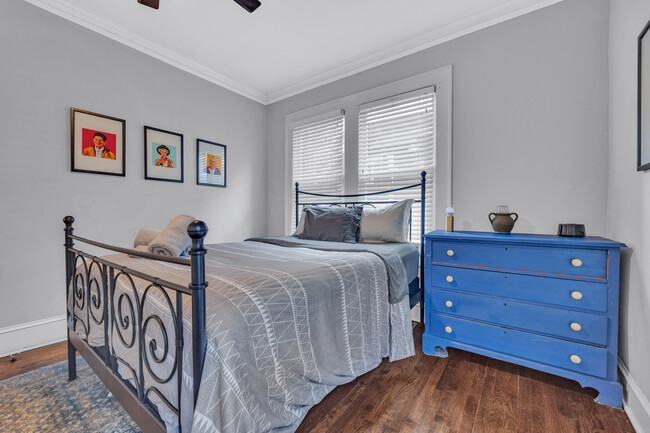 Second bedroom with a cozy Queen-sized bed - 1876 DeKalb Ave NE