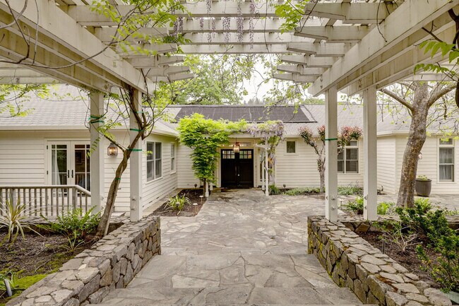 Building Photo - 6256 Dry Creek Rd