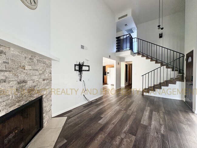 Building Photo - 1981 N Terraza de la Cienega