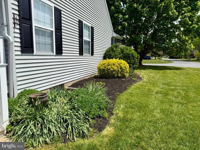 Building Photo - 113 Loganberry Ln