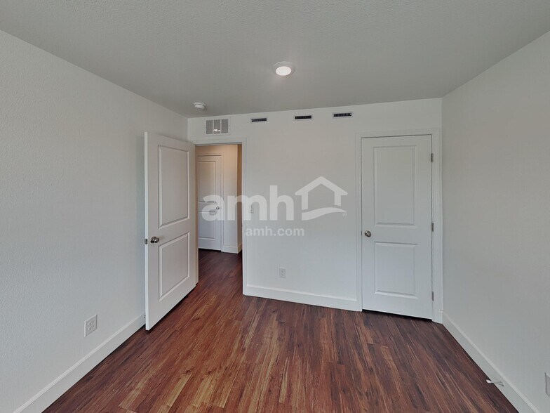 Building Photo - 8882 Carmine Cob Ave