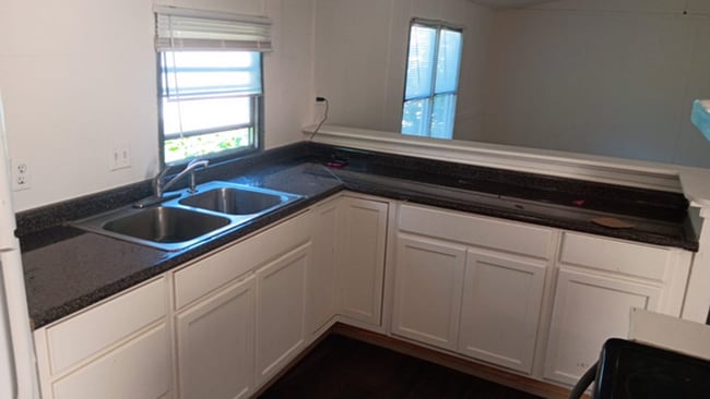Building Photo - Renovated 2-Bed, 1-Bath Mobile Home