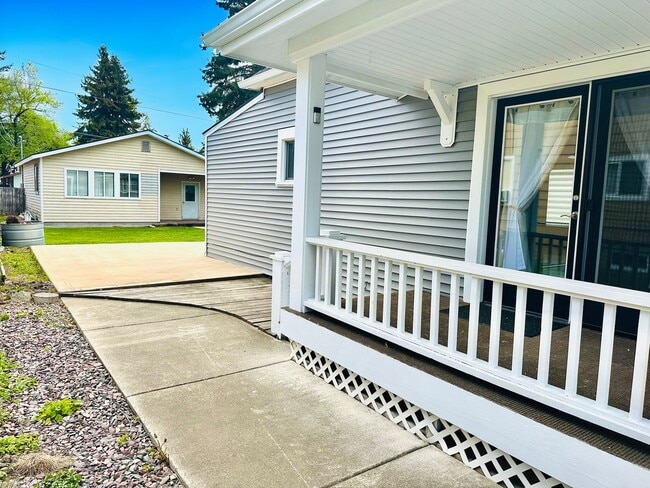 Building Photo - Gorgeous Kalispell home with Historical Charm