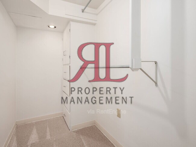 Building Photo - 362 W 4th Ave