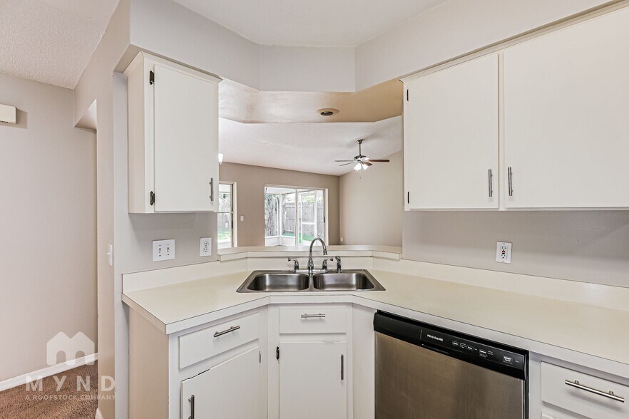 Building Photo - 8150 Tom Sawyer Dr
