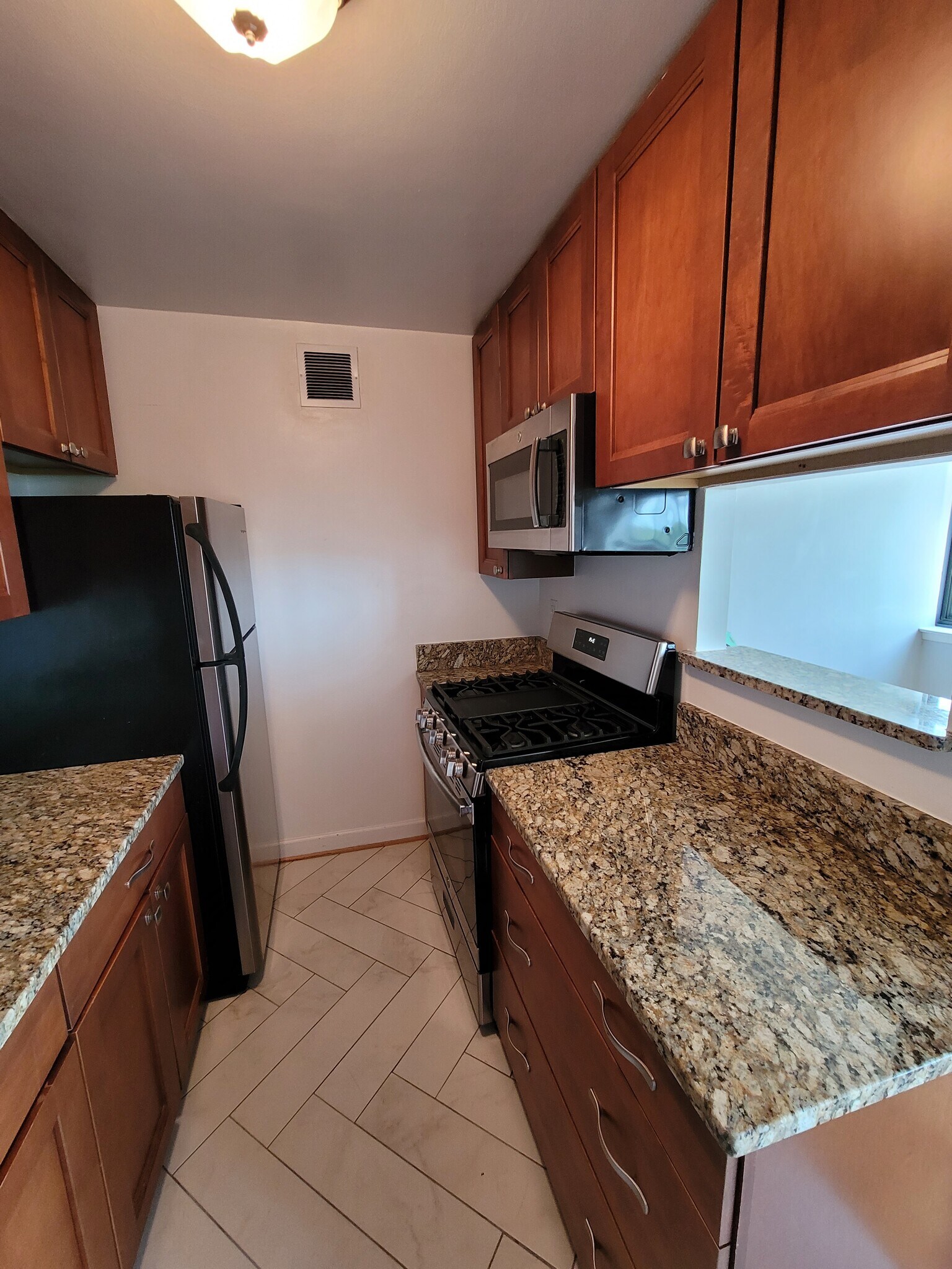 Building Photo - 4390 LORCOM Ln