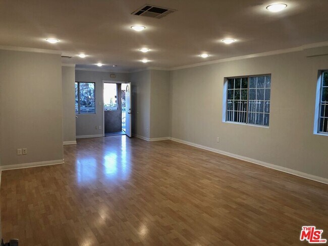 Building Photo - 1143 N Virgil Ave