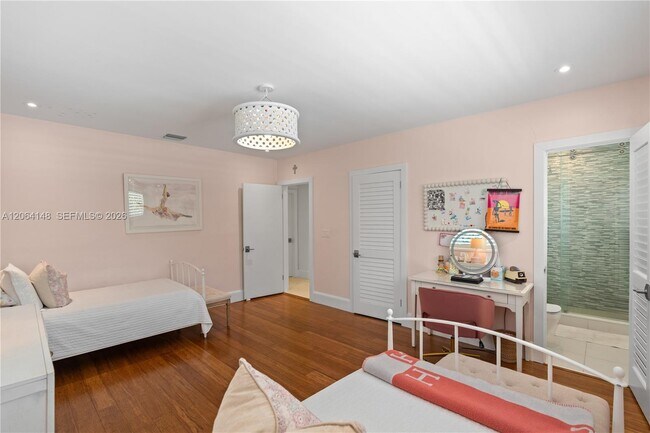 Building Photo - 735 Benevento Ave