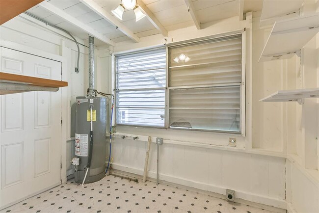 Building Photo - 4307 Ave Q 1/2