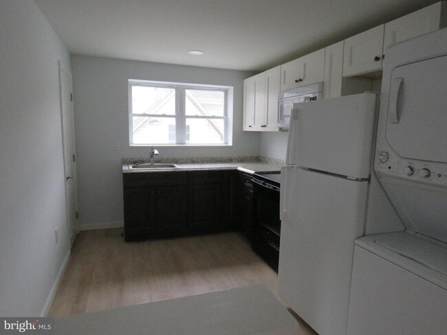 Building Photo - 1060 Elwood Ave