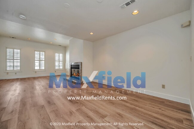 Building Photo - Avenues - 3 Bedroom 3 Bath Townhome with amazing southern views!