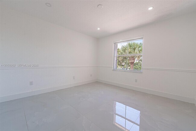 Building Photo - 15699 SW 54th Ct