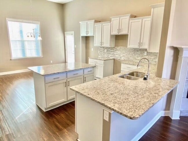 Building Photo - Now Leasing A 4 Bedroom 3 Bath Home In Oak...
