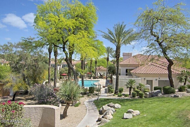 Primary Photo - 1550 E Thunderbird Rd