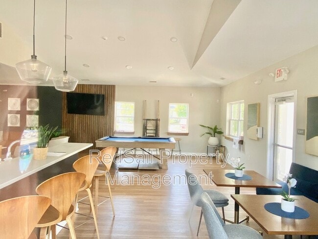 Building Photo - 208 Fishers Ct