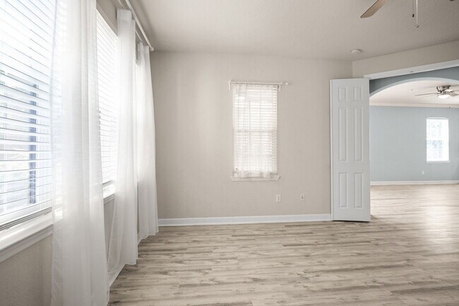 Building Photo - Beautiful Palencia Condo Available for Rent